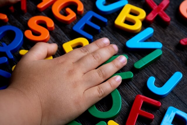 アルファベットの知育玩具